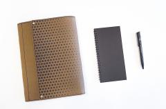 Husa tableta cu buzunare multifunctionale, notes si pix din materiale reciclate - Maro thumbnail